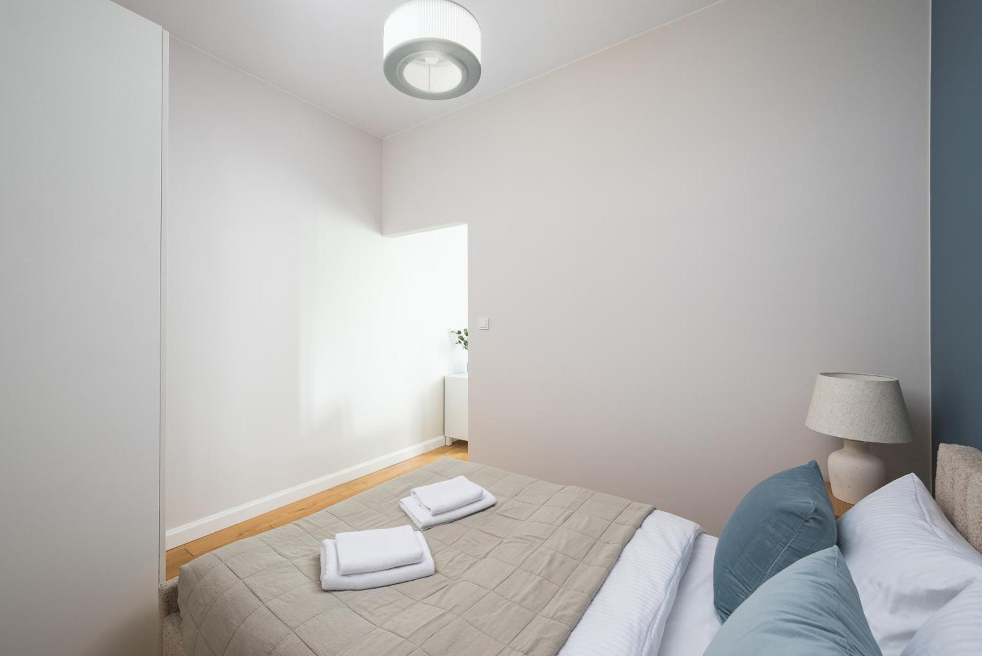 Wola Ratusz Homely Apartment Warsaw Exterior photo